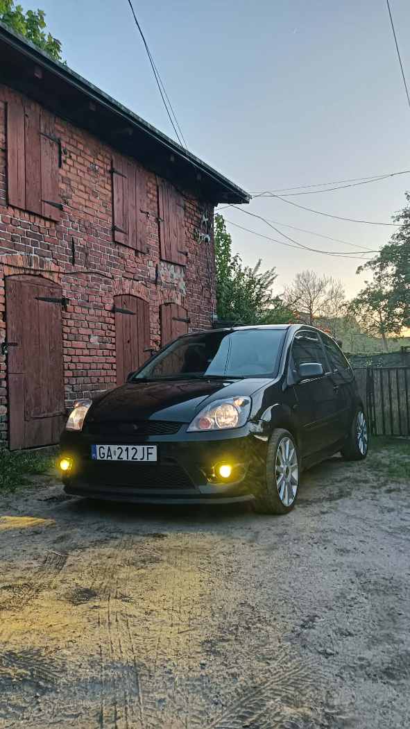 Ford Fiesta ST150 · Hot-hatch
