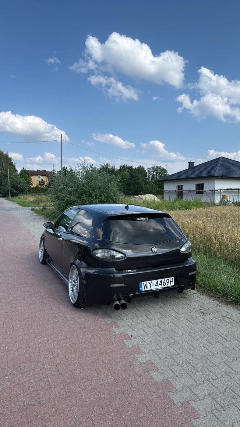 Trochę wolnego czasu to i tu wrzucę swój koślawy bolid marki Alfa Romeo Pozdrawiam cieplu…